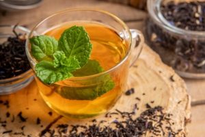 fresh-tea-with-lemon-mint-min-1-1